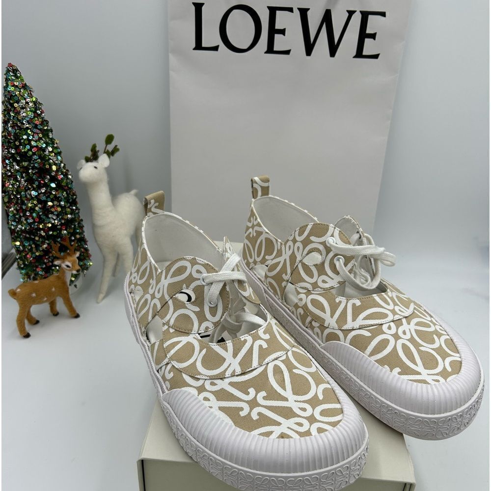 Men’s Loewe canvas, low top sneakers size 44 made in Spain